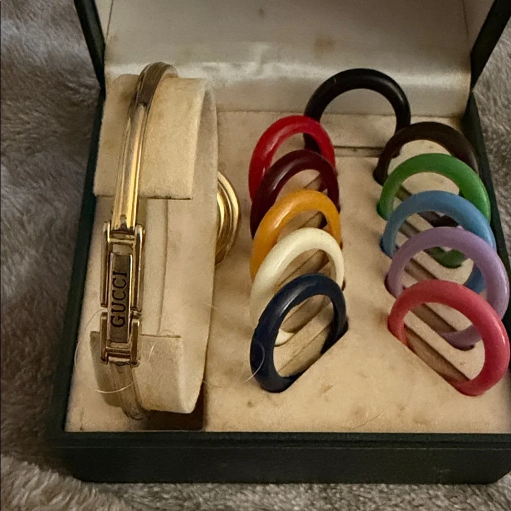 Vintage Gucci Interchangeable Bezel Watch - Picture 5 of 15